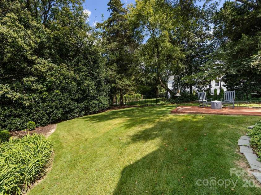 757 Concord Road, Davidson, NC 28036.  MLS# CAR4265019, YatesRealty ID 8872. Well-maintained backyard 