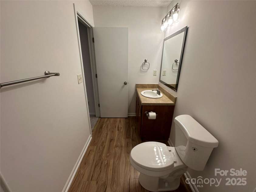 8829 Michaw Court, Charlotte, NC 28269.  MLS# CAR4246491, YatesRealty ID 8872. Primary bath