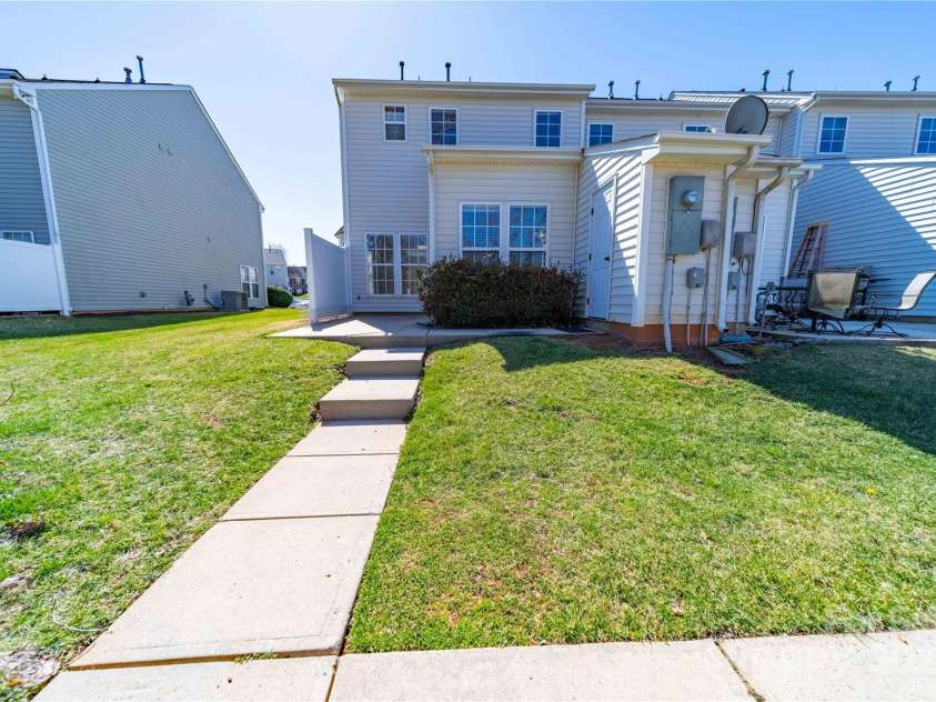 4221 Coulter Crossing, Charlotte, NC 28213.  MLS# CAR4235002, YatesRealty ID 8873. 