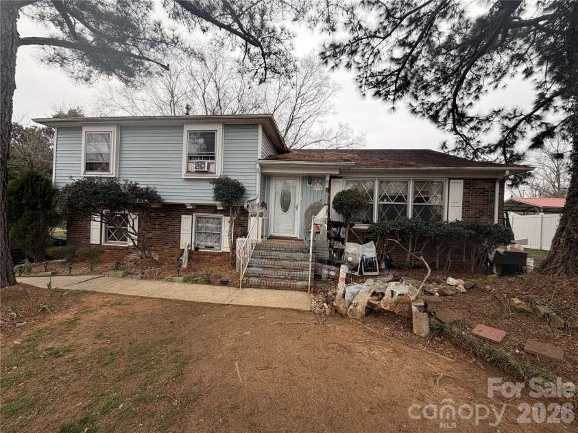 6215 Farm Pond Lane, Charlotte, NC 28212.  MLS# CAR4364438, YatesRealty ID 8873. 