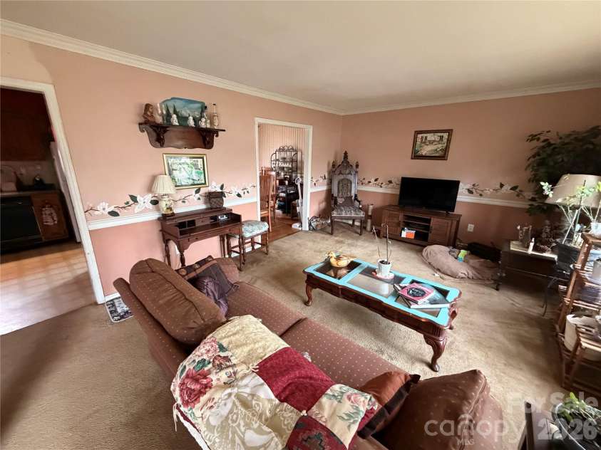 6215 Farm Pond Lane, Charlotte, NC 28212.  MLS# CAR4364438, YatesRealty ID 8873. 