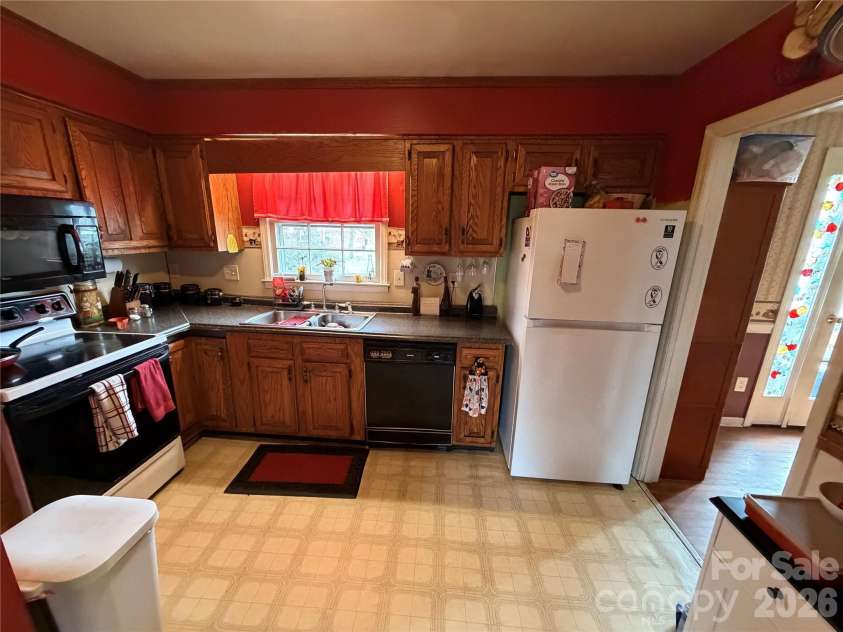 6215 Farm Pond Lane, Charlotte, NC 28212.  MLS# CAR4364438, YatesRealty ID 8873. 