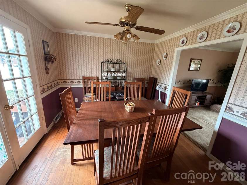 6215 Farm Pond Lane, Charlotte, NC 28212.  MLS# CAR4364438, YatesRealty ID 8873. 