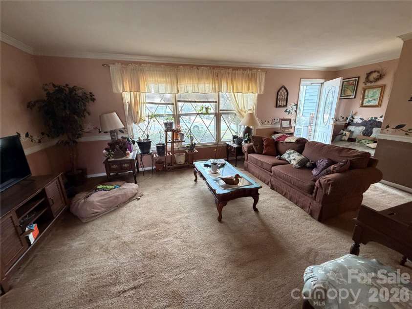 6215 Farm Pond Lane, Charlotte, NC 28212.  MLS# CAR4364438, YatesRealty ID 8873. 