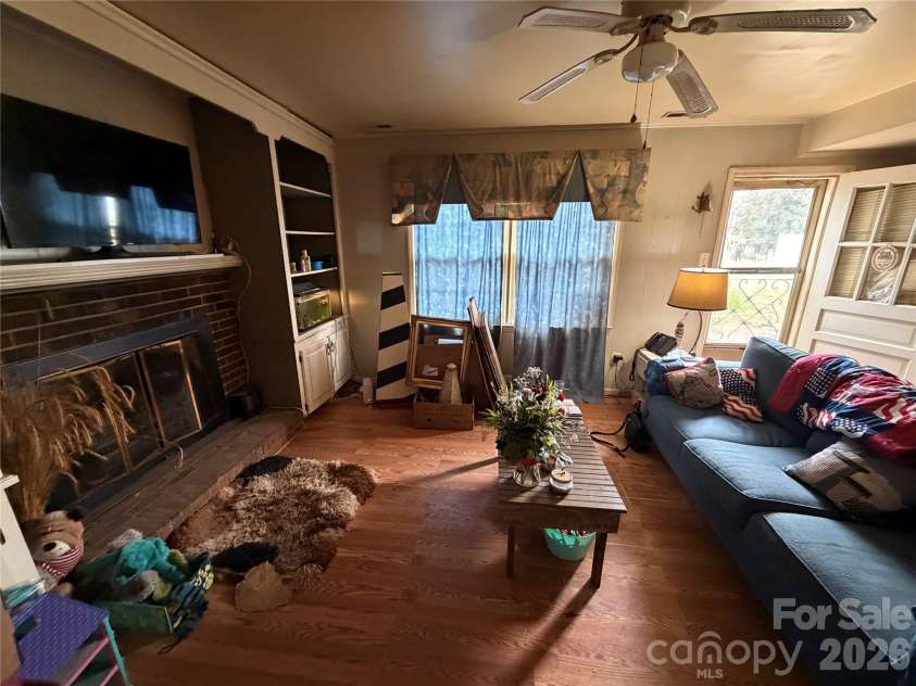 6215 Farm Pond Lane, Charlotte, NC 28212.  MLS# CAR4364438, YatesRealty ID 8873. 