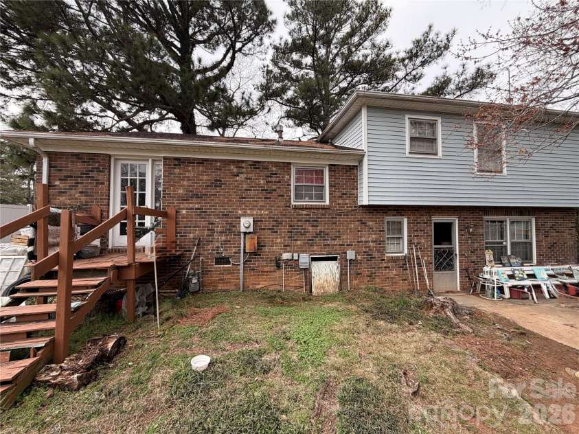 6215 Farm Pond Lane, Charlotte, NC 28212.  MLS# CAR4364438, YatesRealty ID 8873. 