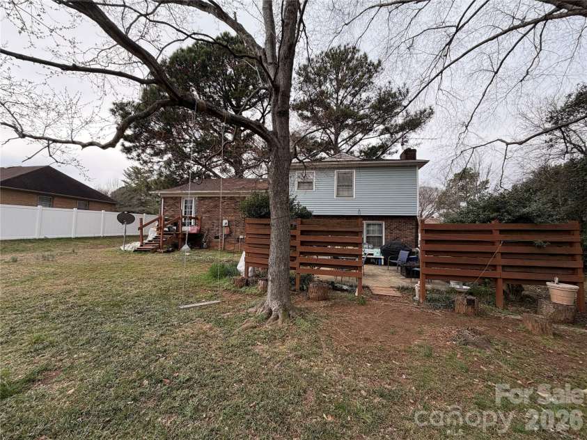6215 Farm Pond Lane, Charlotte, NC 28212.  MLS# CAR4364438, YatesRealty ID 8873. 