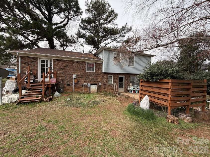 6215 Farm Pond Lane, Charlotte, NC 28212.  MLS# CAR4364438, YatesRealty ID 8873. 