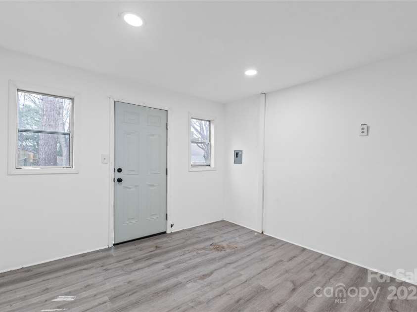 63 3rd Street, Concord, NC 28027.  MLS# CAR4220765, YatesRealty ID 8874. Detached bonus/office/flex room