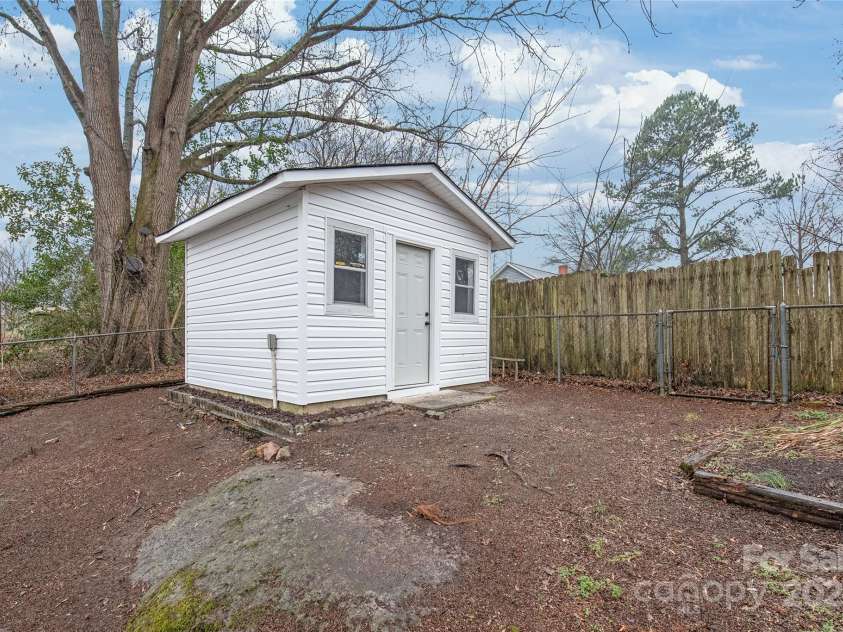 63 3rd Street, Concord, NC 28027.  MLS# CAR4220765, YatesRealty ID 8874. Detached office/bonus/flex room