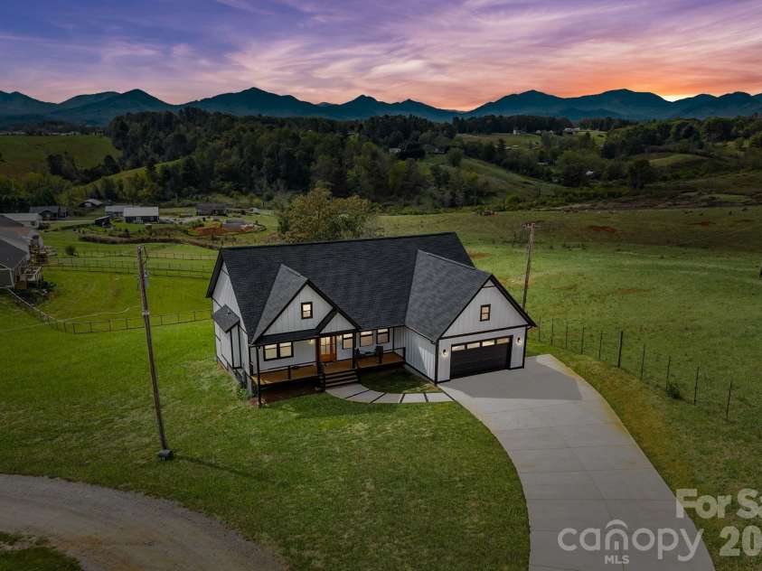 5 Agape Acres Drive, Leicester, NC 28748.  MLS# CAR4362698, YatesRealty ID 8875. 