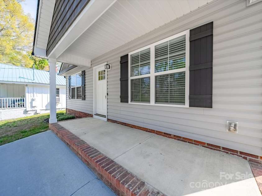 423 Pleasant Avenue, Kannapolis, NC 28081.  MLS# CAR4242825, YatesRealty ID 8876. 