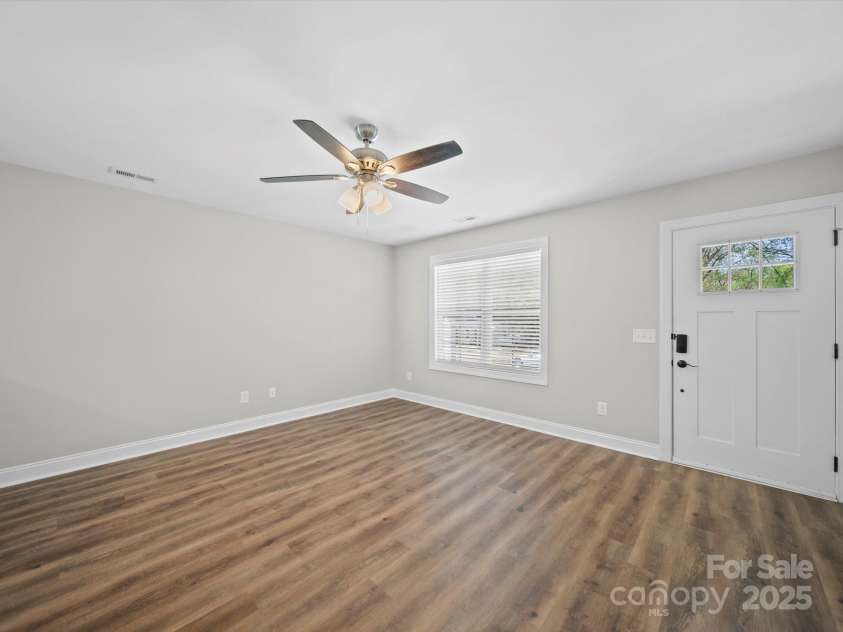 423 Pleasant Avenue, Kannapolis, NC 28081.  MLS# CAR4242825, YatesRealty ID 8876. 