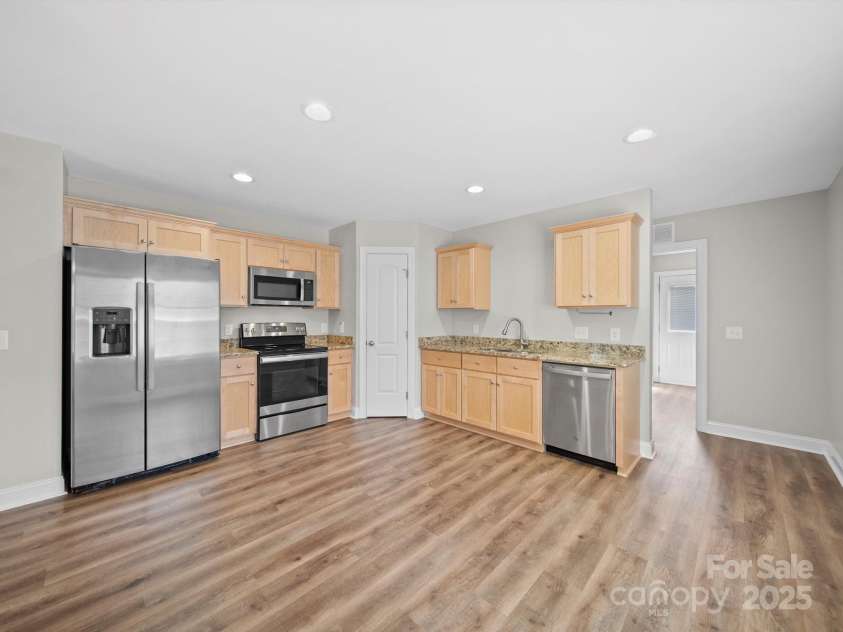 423 Pleasant Avenue, Kannapolis, NC 28081.  MLS# CAR4242825, YatesRealty ID 8876. 