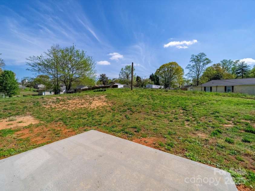 423 Pleasant Avenue, Kannapolis, NC 28081.  MLS# CAR4242825, YatesRealty ID 8876. 