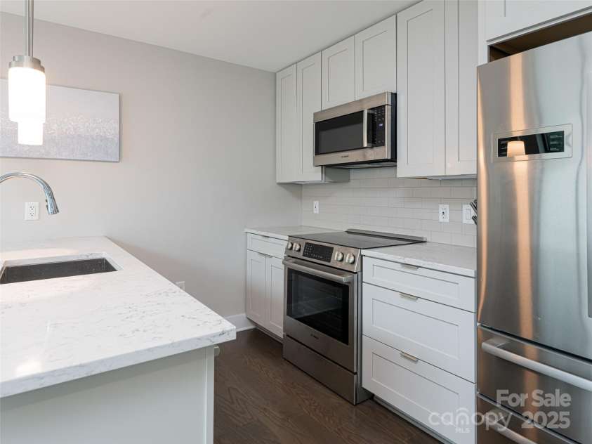 145 Biltmore Avenue, Asheville, NC 28801.  MLS# CAR4308461, YatesRealty ID 8878. 