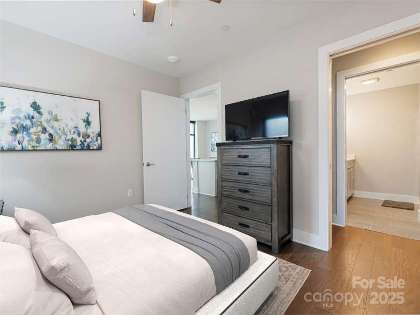 145 Biltmore Avenue, Asheville, NC 28801.  MLS# CAR4308461, YatesRealty ID 8878. 