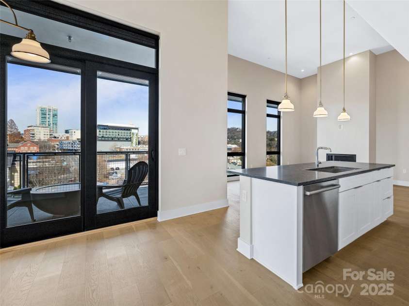 145 Biltmore Avenue, Asheville, NC 28801.  MLS# CAR4331069, YatesRealty ID 8878. Amazing light filled home with tall ceilings