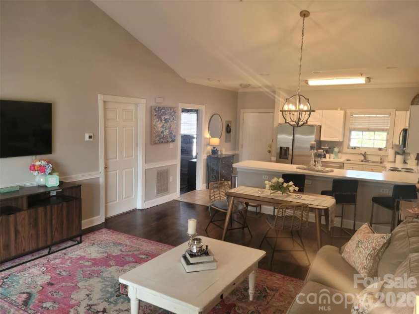8633 Coralbell Lane, Charlotte, NC 28213.  MLS# CAR4356953, YatesRealty ID 8879. 