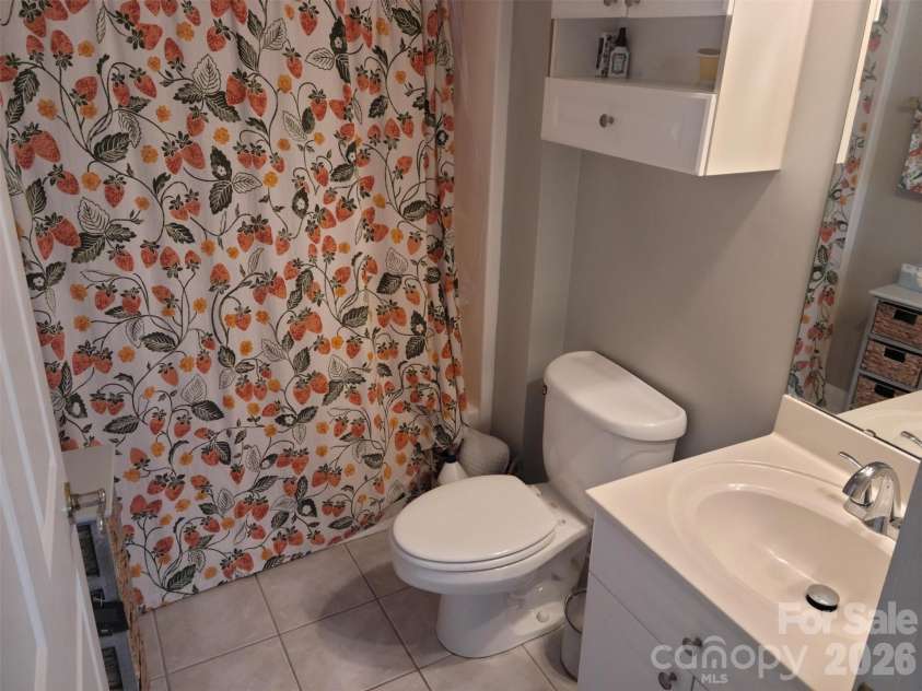 8633 Coralbell Lane, Charlotte, NC 28213.  MLS# CAR4356953, YatesRealty ID 8879. 