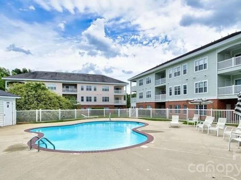 8633 Coralbell Lane, Charlotte, NC 28213.  MLS# CAR4356953, YatesRealty ID 8879. 