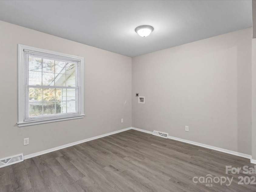 2606 Abelwood Road, Charlotte, NC 28216.  MLS# CAR4312726, YatesRealty ID 888. 