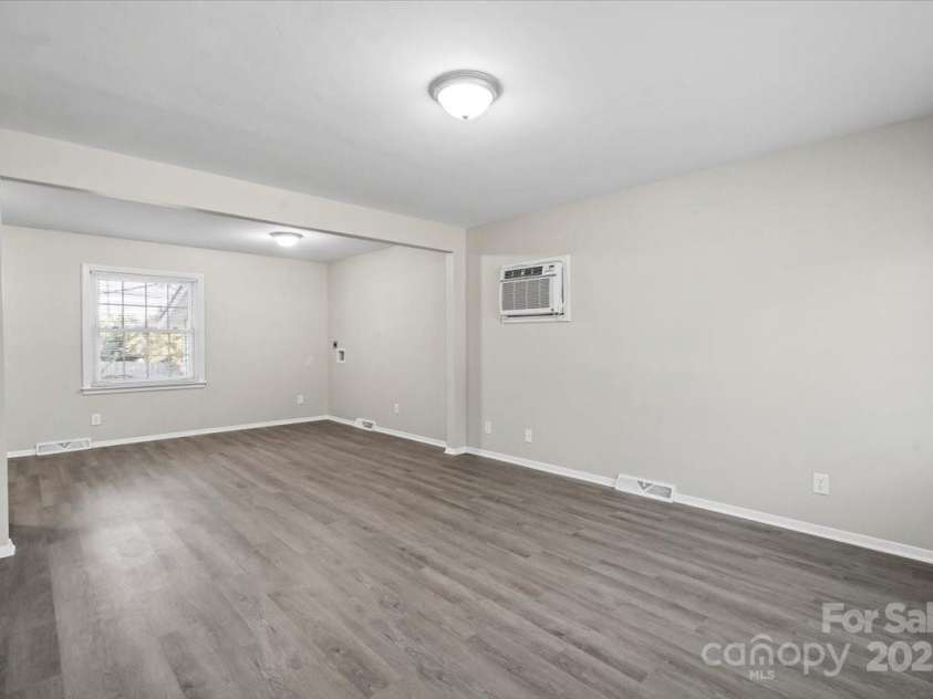 2606 Abelwood Road, Charlotte, NC 28216.  MLS# CAR4312726, YatesRealty ID 888. 