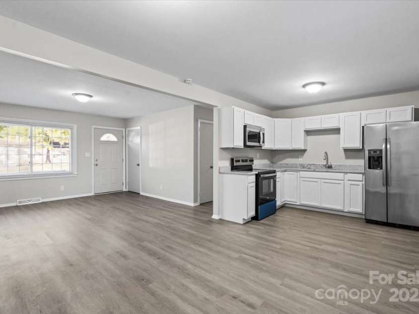 2606 Abelwood Road, Charlotte, NC 28216.  MLS# CAR4312726, YatesRealty ID 888. 