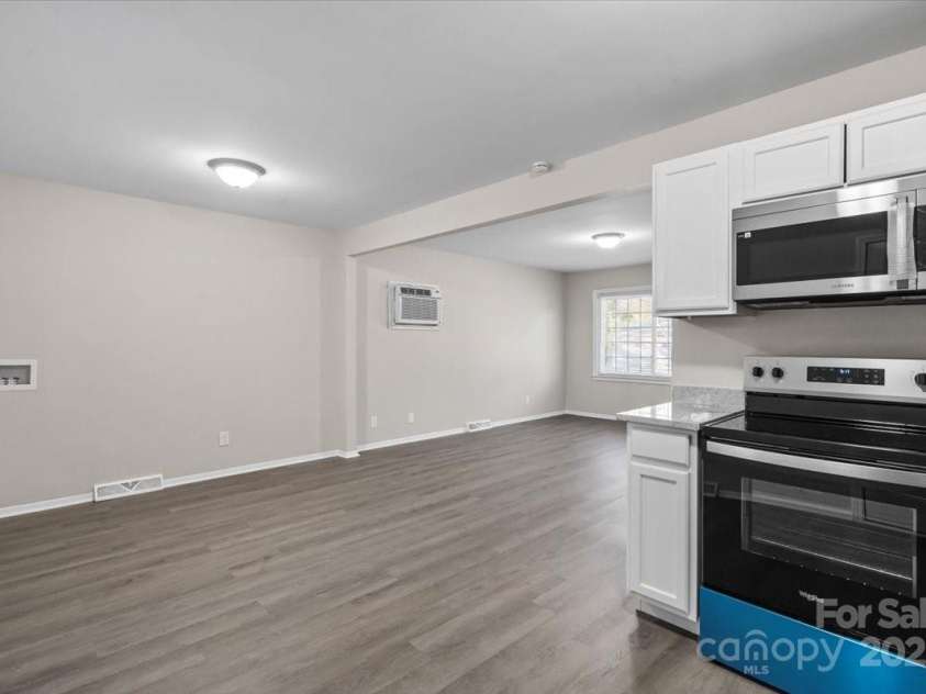 2606 Abelwood Road, Charlotte, NC 28216.  MLS# CAR4312726, YatesRealty ID 888. 