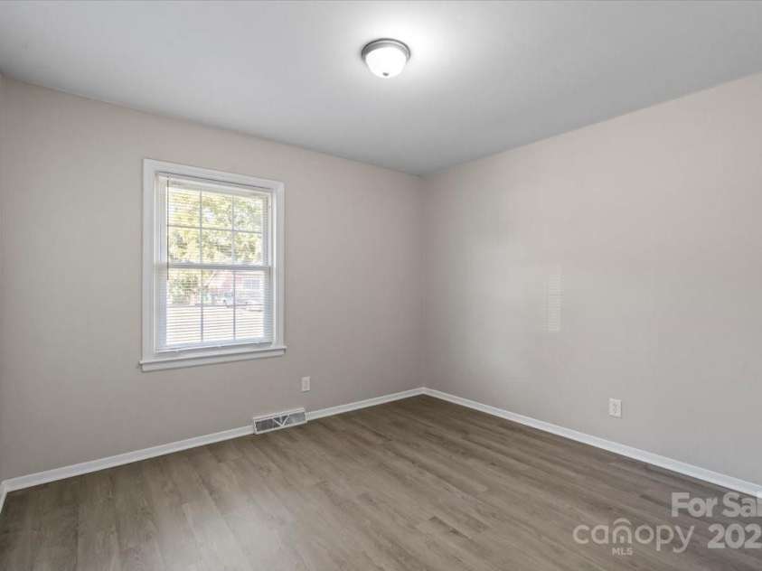 2606 Abelwood Road, Charlotte, NC 28216.  MLS# CAR4312726, YatesRealty ID 888. 