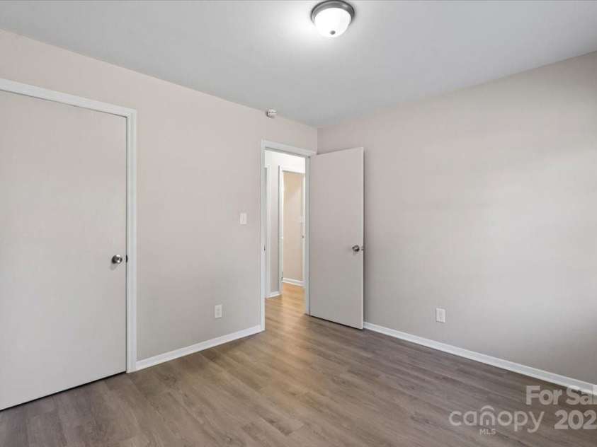 2606 Abelwood Road, Charlotte, NC 28216.  MLS# CAR4312726, YatesRealty ID 888. 