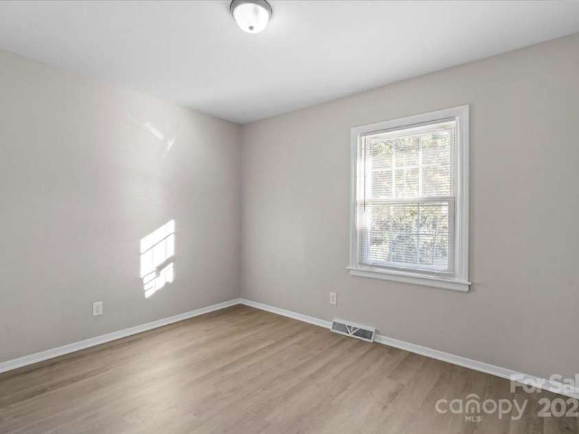 2606 Abelwood Road, Charlotte, NC 28216.  MLS# CAR4312726, YatesRealty ID 888. 