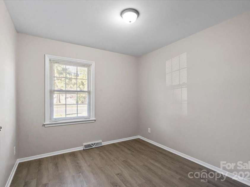 2606 Abelwood Road, Charlotte, NC 28216.  MLS# CAR4312726, YatesRealty ID 888. 