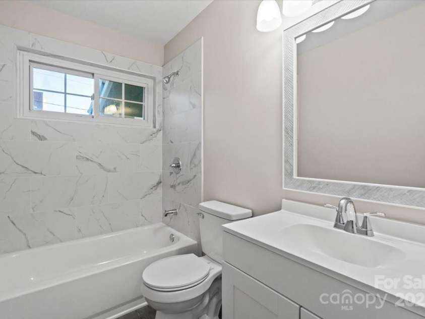 2606 Abelwood Road, Charlotte, NC 28216.  MLS# CAR4312726, YatesRealty ID 888. 