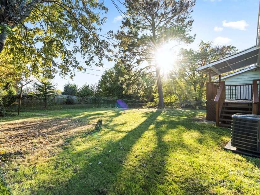 2606 Abelwood Road, Charlotte, NC 28216.  MLS# CAR4312726, YatesRealty ID 888. 