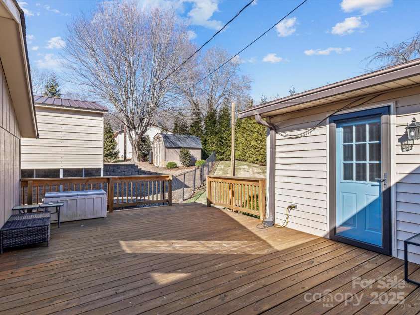 105 Victoria Drive, Statesville, NC 28625.  MLS# CAR4196550, YatesRealty ID 8880. 