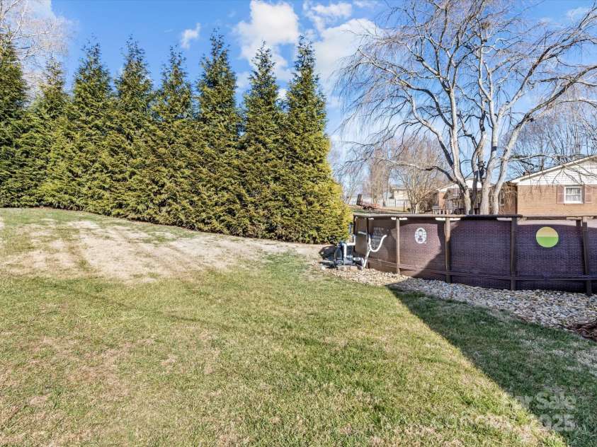 105 Victoria Drive, Statesville, NC 28625.  MLS# CAR4196550, YatesRealty ID 8880. 