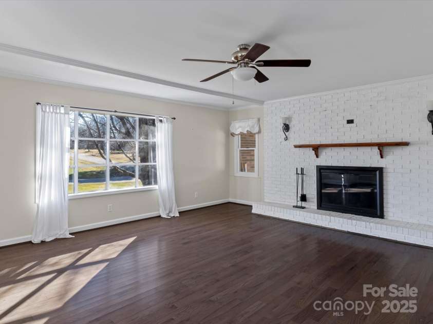 105 Victoria Drive, Statesville, NC 28625.  MLS# CAR4196550, YatesRealty ID 8880. 