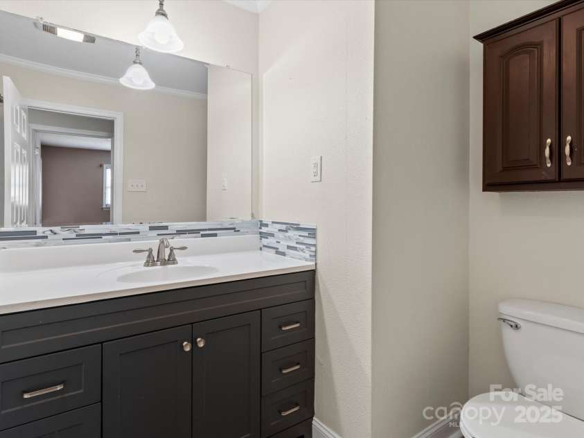 105 Victoria Drive, Statesville, NC 28625.  MLS# CAR4196550, YatesRealty ID 8880. 