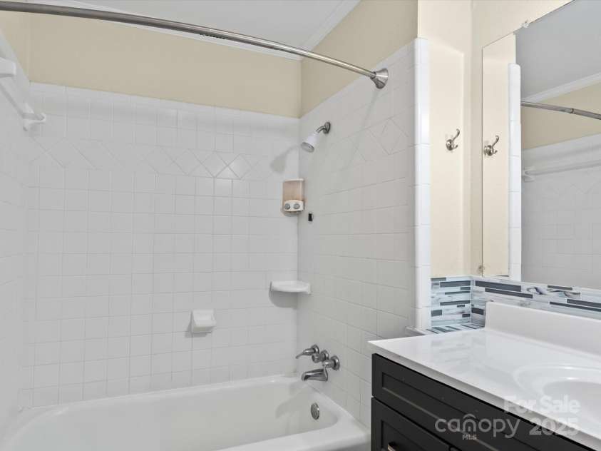 105 Victoria Drive, Statesville, NC 28625.  MLS# CAR4196550, YatesRealty ID 8880. 