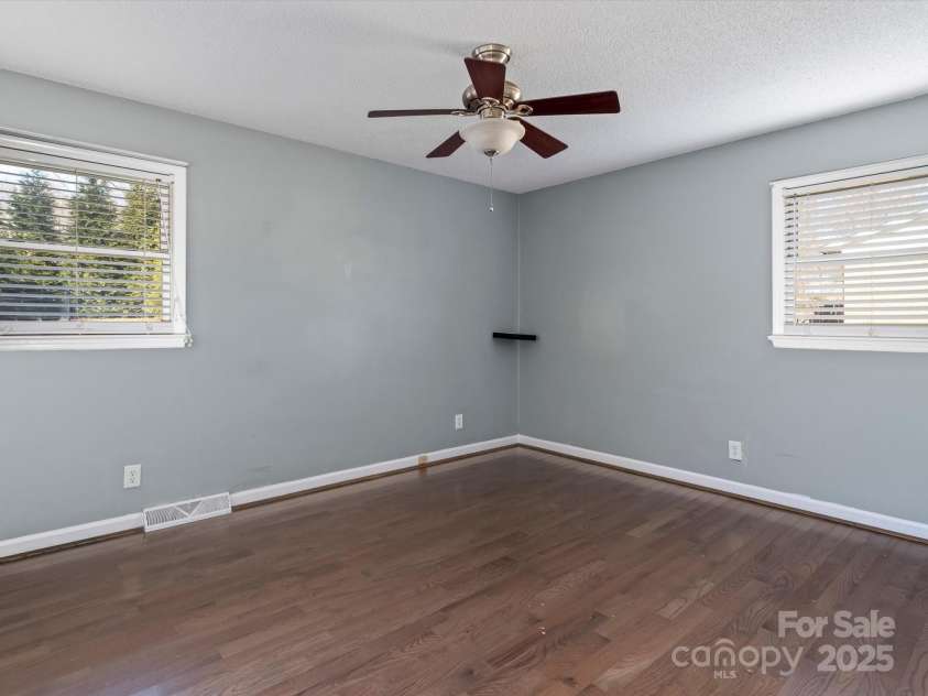 105 Victoria Drive, Statesville, NC 28625.  MLS# CAR4196550, YatesRealty ID 8880. 