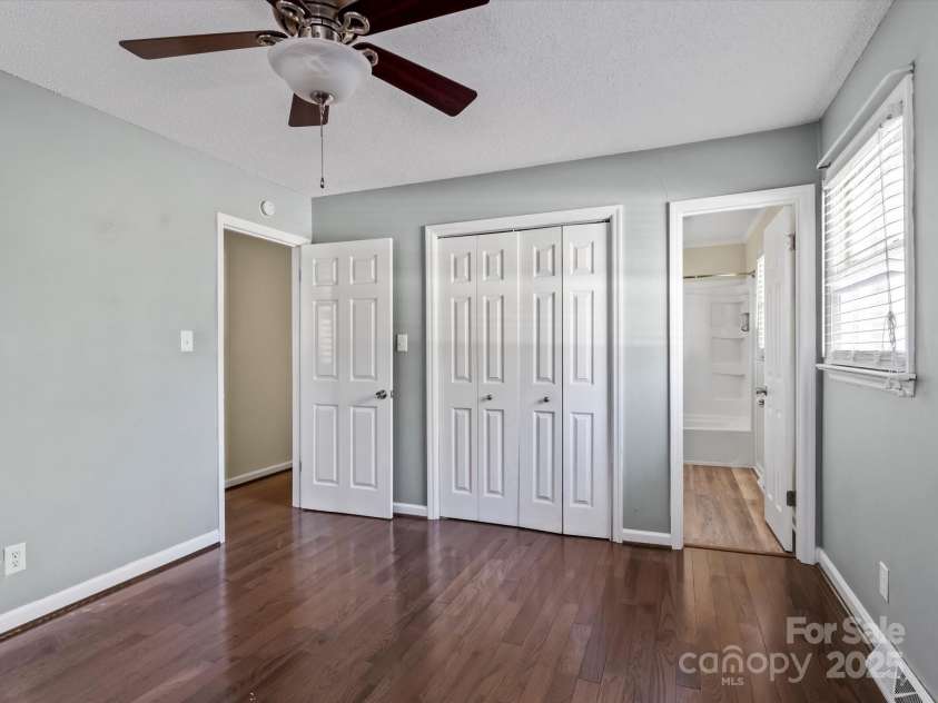 105 Victoria Drive, Statesville, NC 28625.  MLS# CAR4196550, YatesRealty ID 8880. 