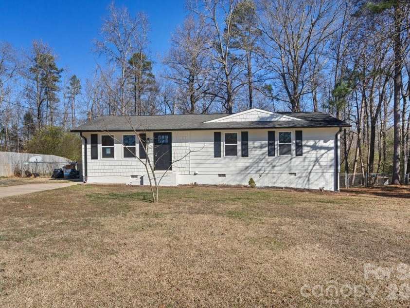 3900 Branding Iron Drive, Gastonia, NC 28052.  MLS# CAR4343412, YatesRealty ID 8880. 