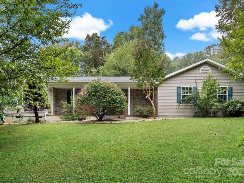 202 Cardinal Crest Lane, Asheville, NC 28805.  MLS# CAR4242453, YatesRealty ID 8881. 