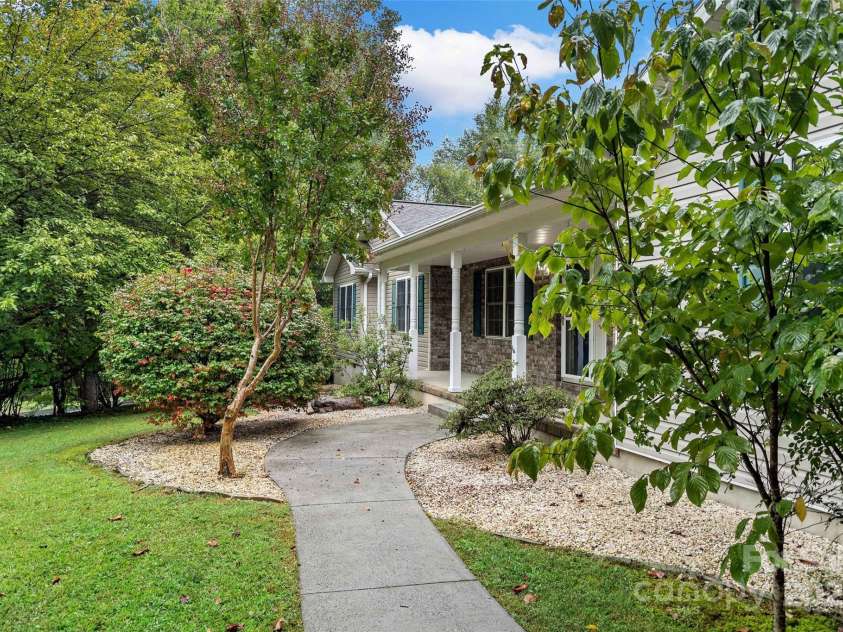 202 Cardinal Crest Lane, Asheville, NC 28805.  MLS# CAR4242453, YatesRealty ID 8881. 
