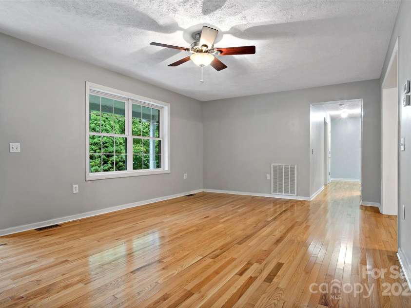 202 Cardinal Crest Lane, Asheville, NC 28805.  MLS# CAR4242453, YatesRealty ID 8881. 