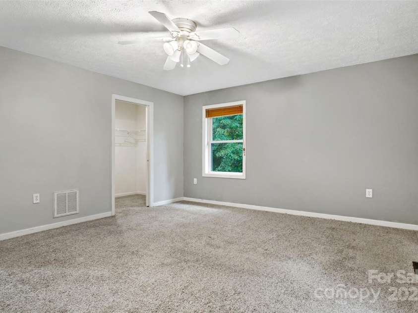 202 Cardinal Crest Lane, Asheville, NC 28805.  MLS# CAR4242453, YatesRealty ID 8881. 