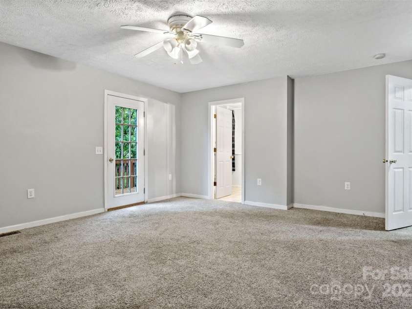 202 Cardinal Crest Lane, Asheville, NC 28805.  MLS# CAR4242453, YatesRealty ID 8881. 