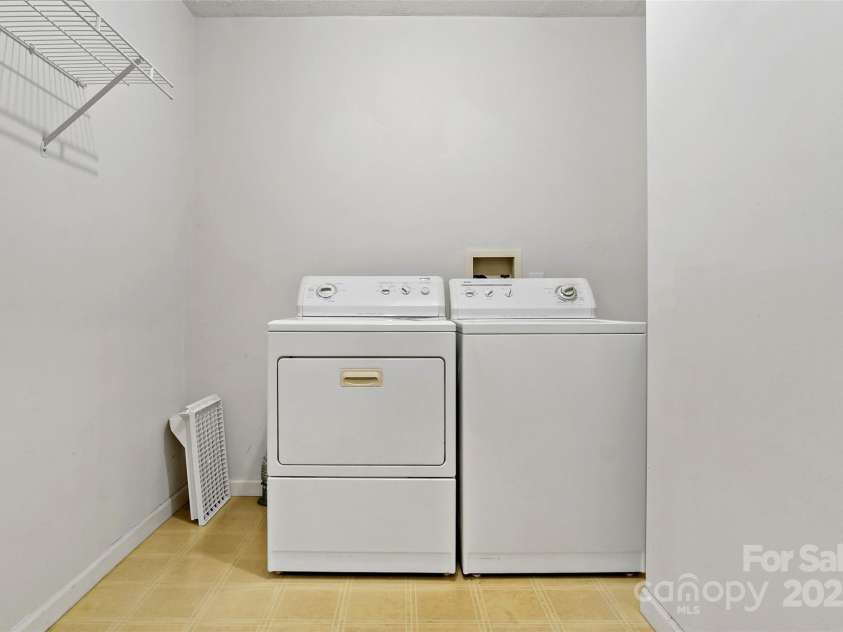 202 Cardinal Crest Lane, Asheville, NC 28805.  MLS# CAR4242453, YatesRealty ID 8881. 