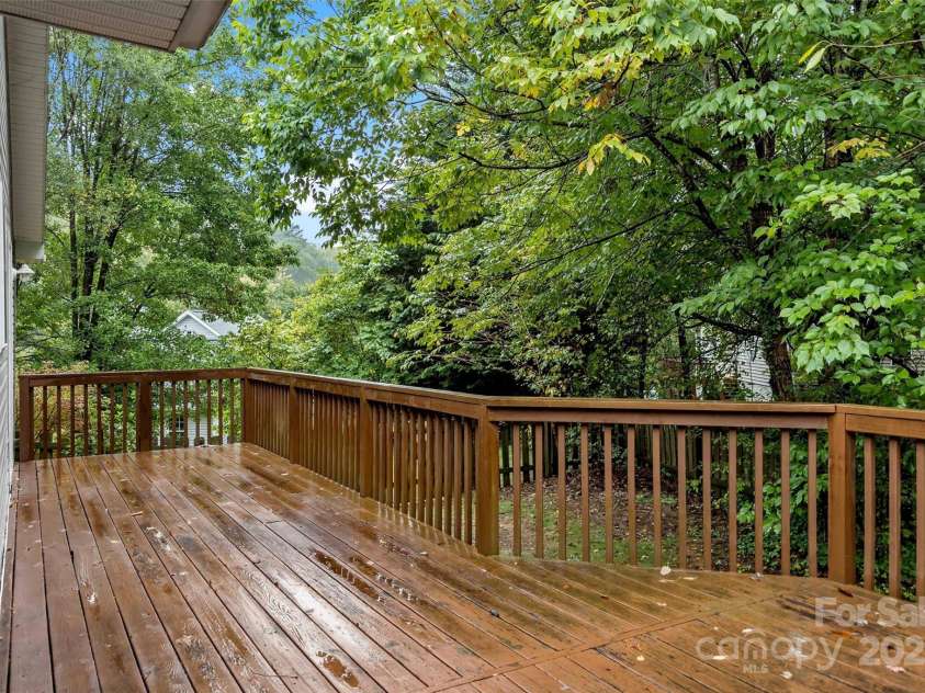 202 Cardinal Crest Lane, Asheville, NC 28805.  MLS# CAR4242453, YatesRealty ID 8881. 